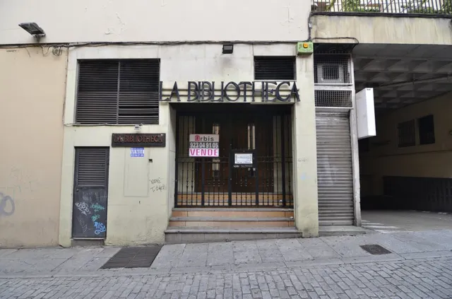Urbis te ofrece un fantástico local en venta en zona San Juan, Salamanca. — 24