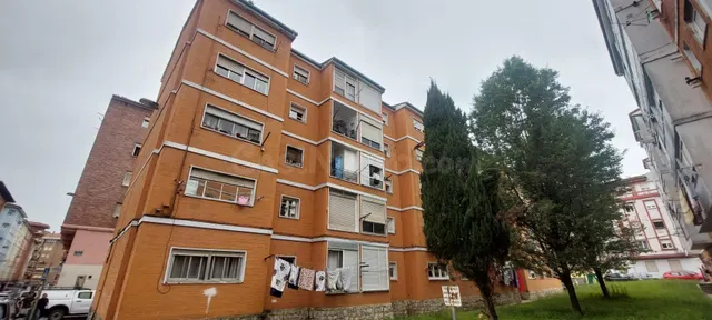Piso de 3 dormitorios en Torrelavega - foto 4