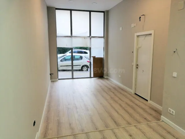 Local comercial 80m² en alquiler - RECTORAT - foto 2