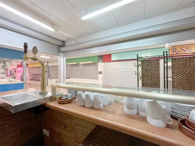 SE VENDE BAR EQUIPADO EN PERFECTO ESTADO EN EL CENTRO COMERCIAL LAS FUENTES — 11