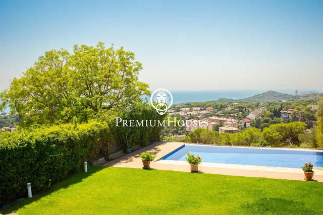 Exclusiva casa con jardín, piscina y espectaculares vistas a - foto 4