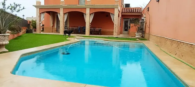 Chalet independiente en venta en Sanlúcar la Mayor