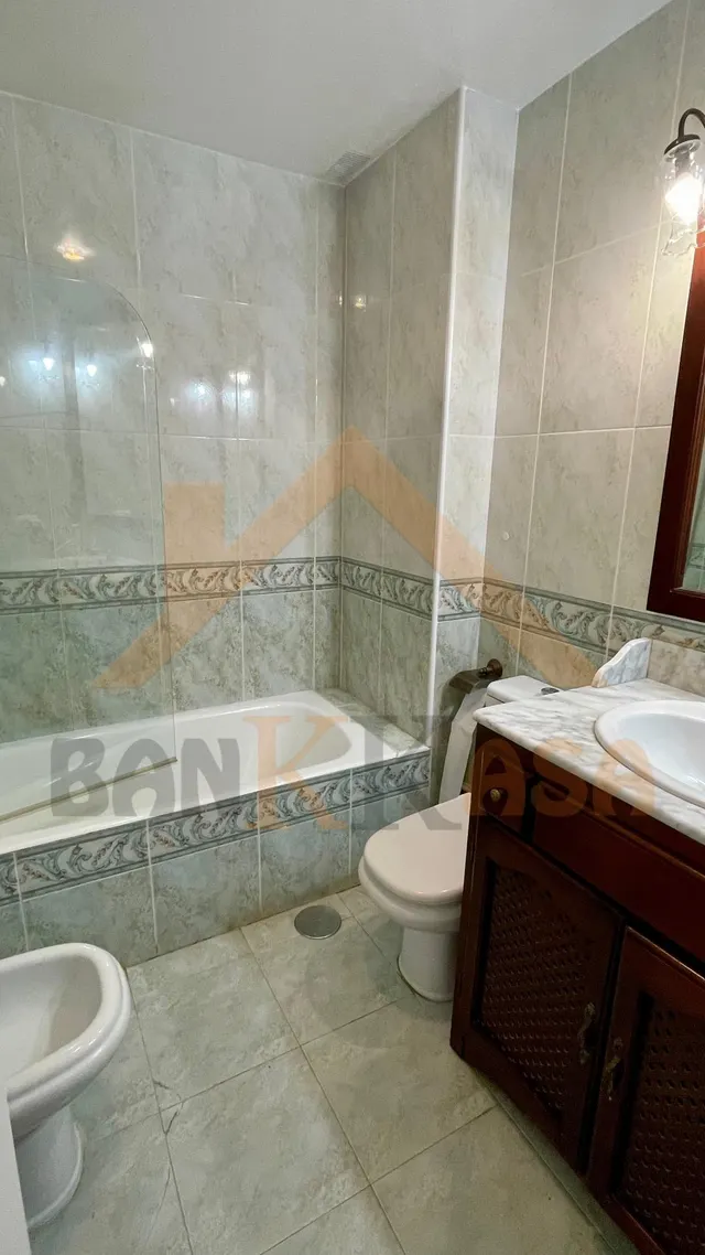 AMPLIO PISO DE 3 DORMITORIOS — 22