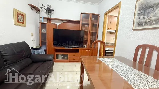 ¡Cerca del puerto! Casa espaciosa y semireformada con gran terraza, toda amueblada — 2