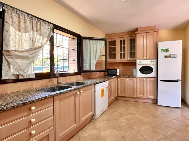 CALONGE: CHALET CON LICENCIA TURÍSTICA, GARAJE, JARDÍN Y PISCINA. ZONA MAS AMBRÓS - VIZC. CABANYES. — 14