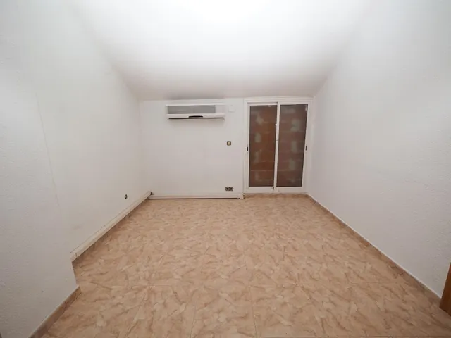 SE VENDE CASA ADOSADA EN RUBI, ZONA MERCAT — 21