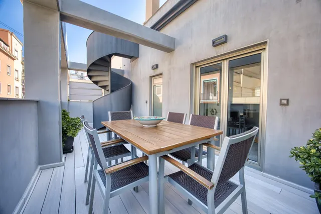Ático con gran terraza y solárium privado en el corazón de Alicante — 11