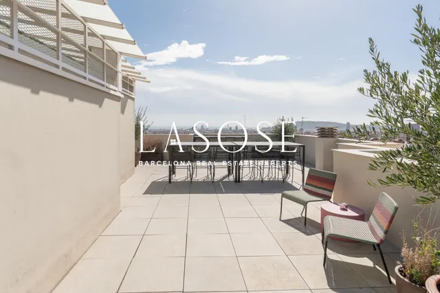 Acogedor piso de dos dormitorios, balcón y terraza comunitaria en alquiler en La Salut — 18