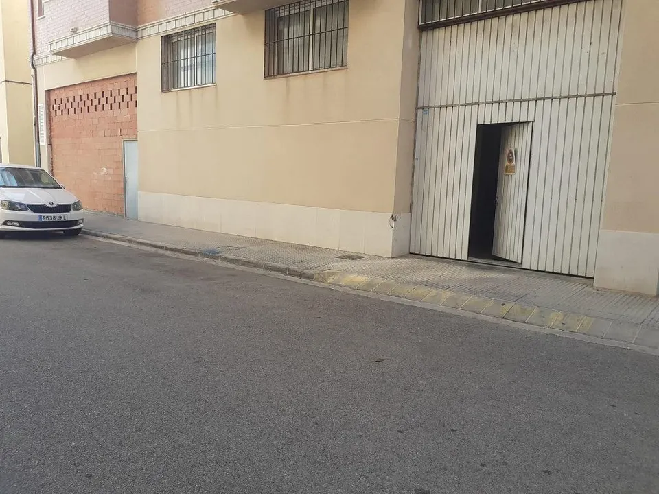 LOCAL DIÁFANO CON ALTILLO