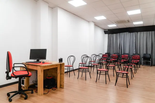 AMPLIO LOCAL EN GRAN CAPITÁN — 12
