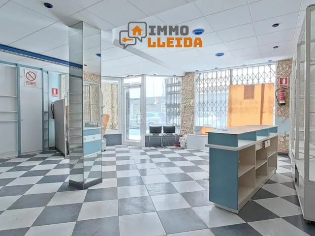 Local comercial con doble acceso en el centro de Balaguer - foto 5