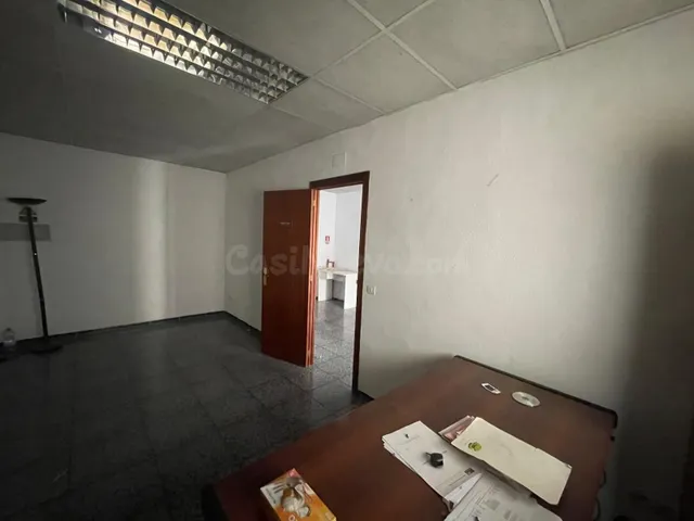 LOCAL CON POSIBILIDAD DE HACER VIVIENDA EN ARROYO DE LA LUZ - foto 5