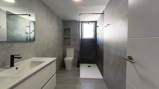 Alquiler: piso reformado a estrenar, 3 hab y 2 baños, cerca de Renfe, Gandia — 11