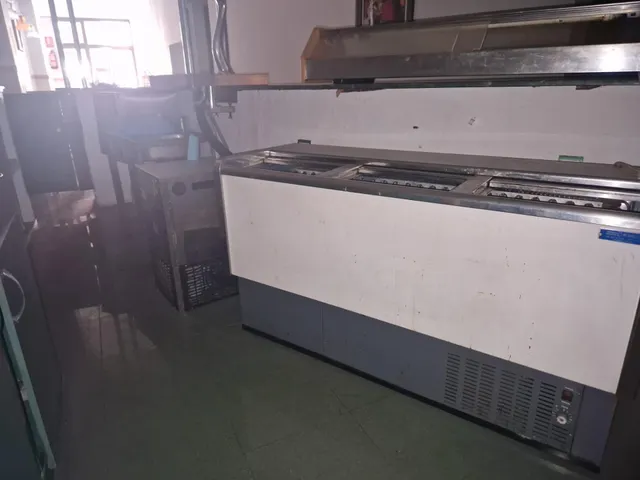 Local comercial en buen estado – Ideal para bar o cafetería — 6
