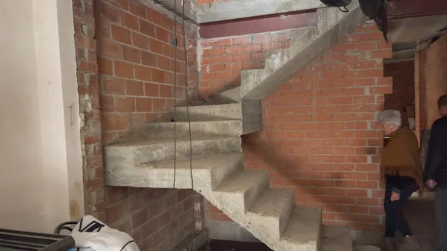 QUIERES VIVIR EN EL CENTRO DE BURRIANA Y TENER TU PROPIO NEGOCIO... — 18