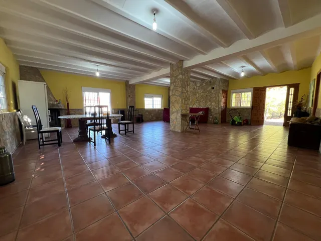 CHALET URBANO EN URB PINAR DE CASINOS — 13