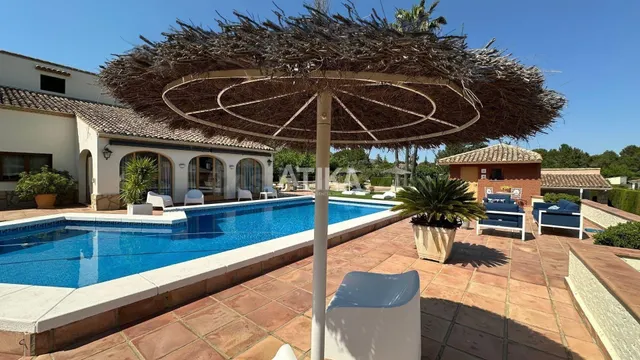 EN VENTA – EXCLUSIVO CHALET EN ONTINYENT CON EXCELENTE UBICA - foto 2