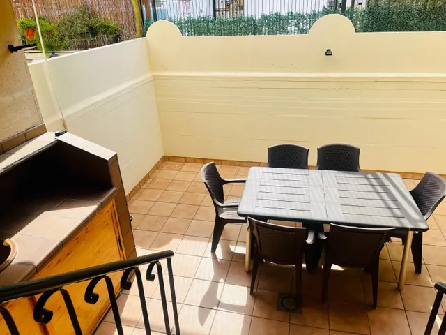 Estupendo triplex en zona campo de futbol — 26