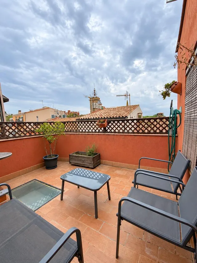 Casa en el centro de Alella, junto a la iglesia, con terraza - foto 2