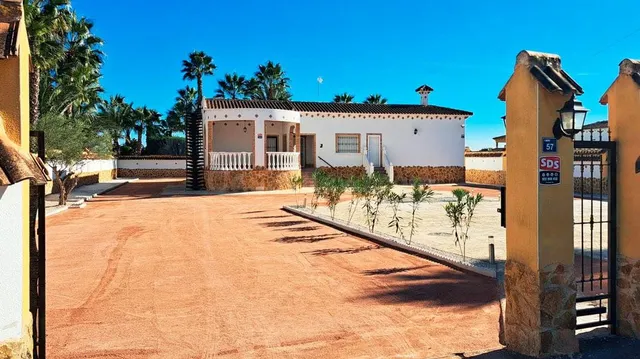Villa independiente en Catral con parcela de 1.646 m2 - 1304 - foto 4