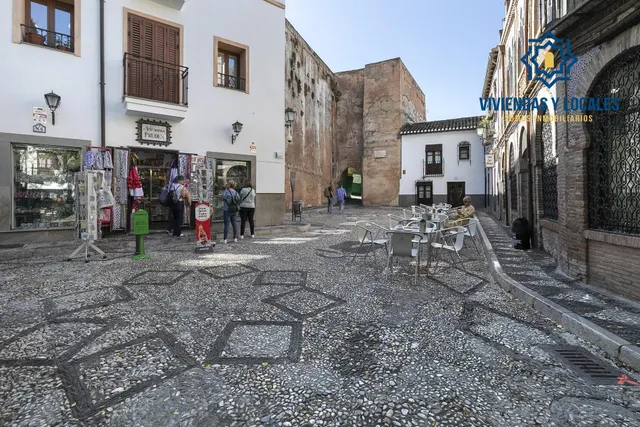 Edificio histórico junto a Plaza Larga, en el corazón del Albaicín (Granada) — 9