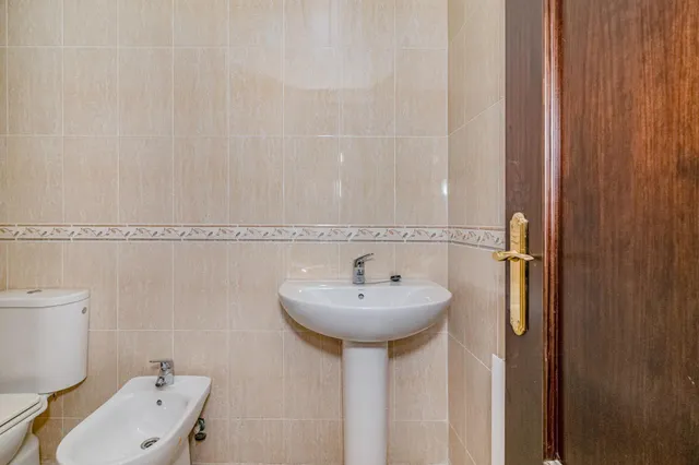 PISO CENTRICO EN LA ZUBIA — 26