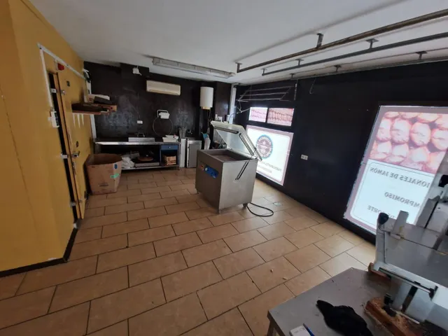 Local comercial 156m² en venta - Paseo maritimo — 9