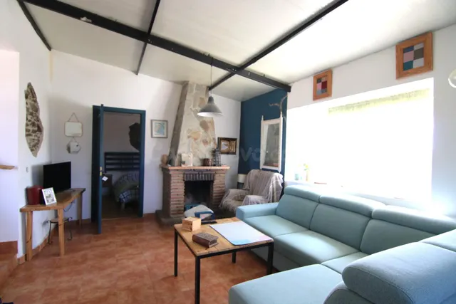 PARCELA RURAL CON CASA, ALMACEN Y ALBERCA. - foto 3