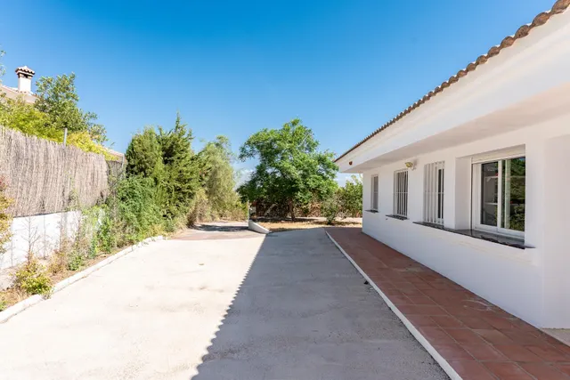 CHALET INDEPENDIENTE DE UNA SOLA PLANTA CON PISCINA — 16