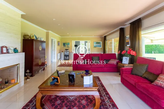 Exclusiva casa con jardín, piscina y espectaculares vistas al mar en Sant Andreu de Llavaneres — 12
