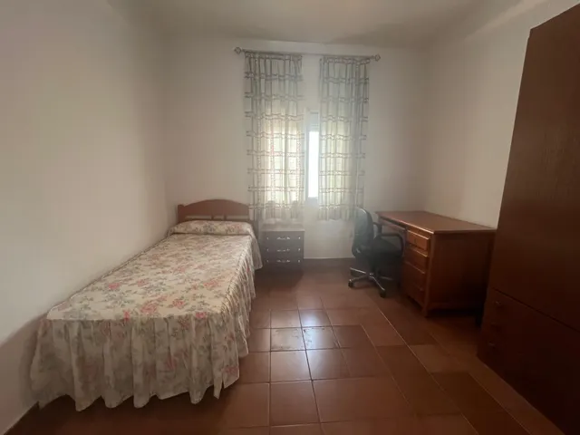SE ALQUILA PISO EN ULÍA — 24