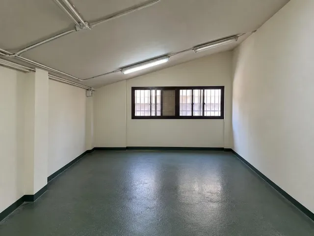 Local comercial en Schamann con escaparate, zona de exposición y amplio almacén — 7