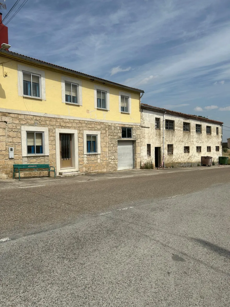 VENTA CASA CON ALMACEN Y TERRENO EN VILLANDIEGO