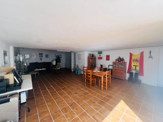 PAREADO EN VENTA EN LA COLINA A UN PASO DE LA PLAYA. — 39