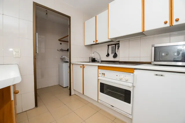 SE ALQUILA FANTÁSTICO PISO JUNTO A SAN JERÓNIMO — 12