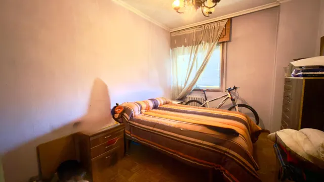 Se vende piso en el centro para reformar con ascensor 4 habitacione, 2 baños y garaje — 12