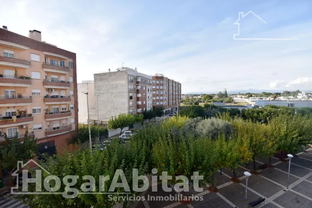 ¡LUZ A RAUDALES! AMPLIO, ALTO Y ESQUINERO CON BALCÓN Y DOS PLAZAS DE GARAJE — 15