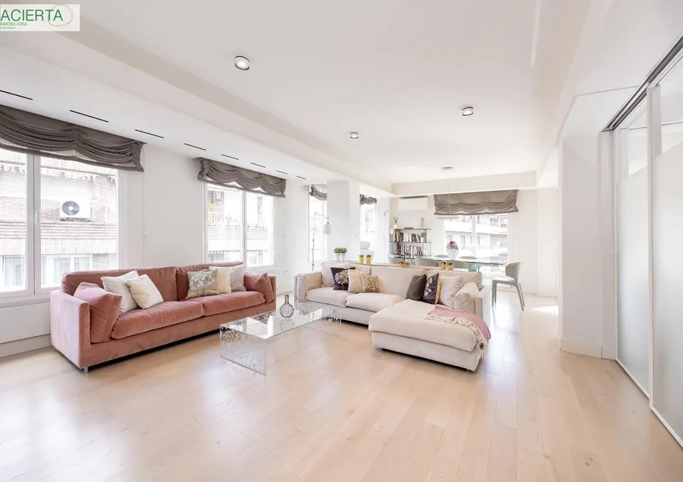 Exclusiva vivienda con vistas al Palacio de los Patos, junto Recogidas, 4 dormitorios 3 baños