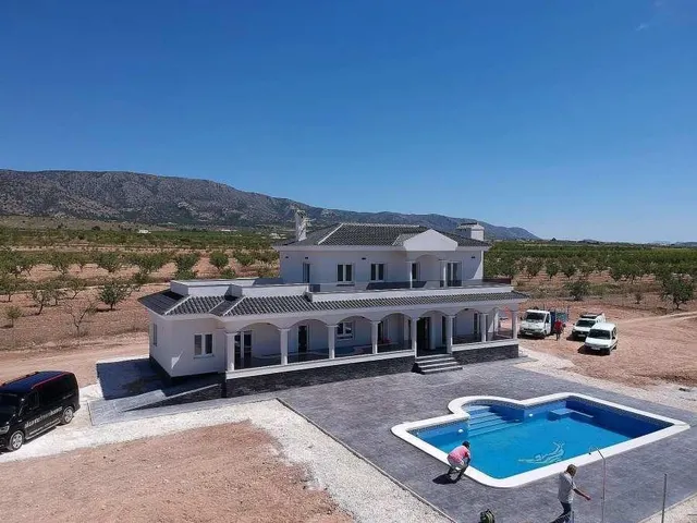 VILLAS DE OBRA NUEVA EN PINOSO — 14