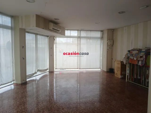 SE VENDE LOCAL COMERCIAL — 8