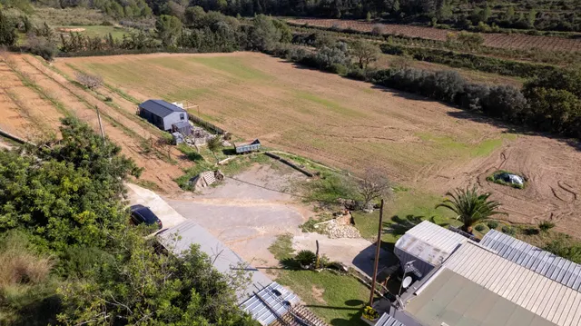 Finca Rústica de 20.000m2 con vivienda en venta. — 8