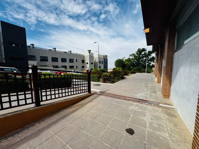 Local comercial en alquiler en serrallo – bola de oro — 4