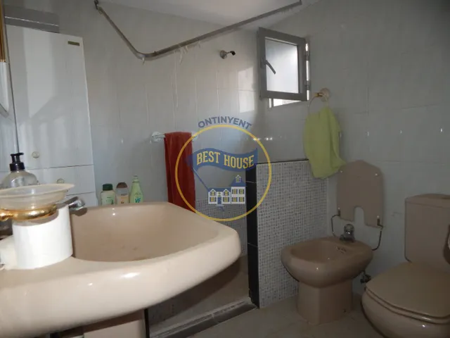 OPORTUNIDAD, AMPLIA CASA PARA REFORMAR EN AGULLENT — 7