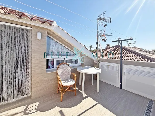ÁTICO DÚPLEX CON SOLÁRIUM Y VISTAS AL MAR EN LA EXCLUSIVA ZO - foto 4