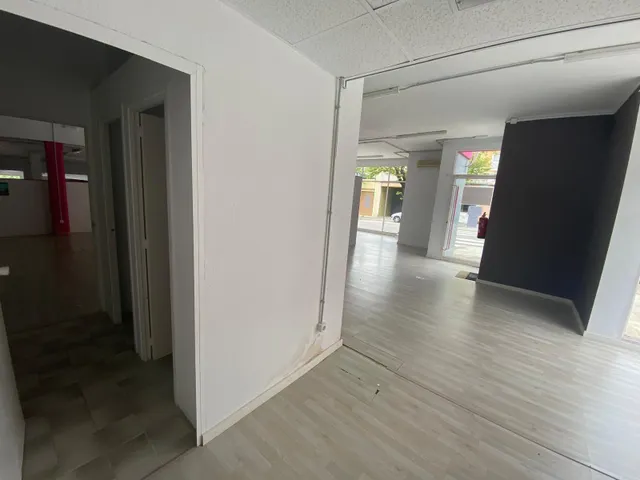 Impresionante local comercial esquinero a tres calles con planta garaje para 12 coches — 14