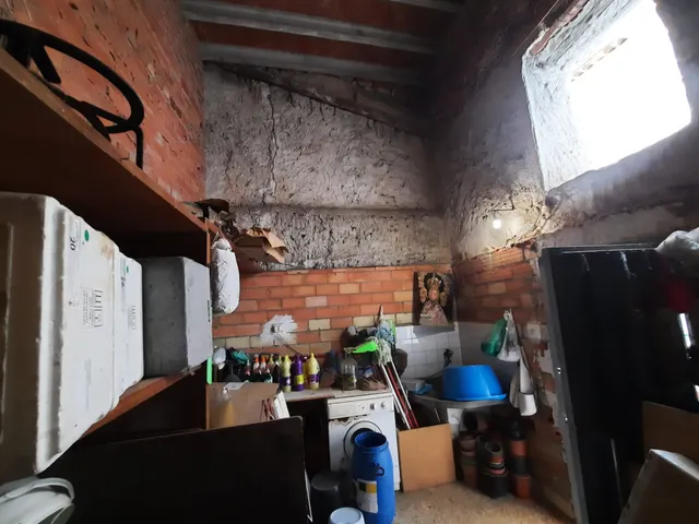 CASA CON PLANTA BAJA, PRIMERA ALTURA Y CAMARAS — 27