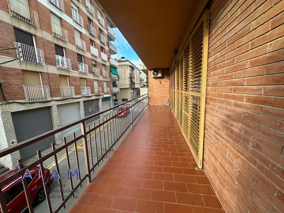 Edificio con local y 2 viviendas en Tordera