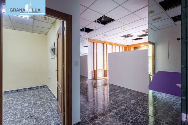 Local comercial en Pajaritos. — 24