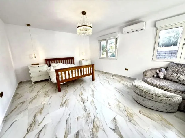 VILLA DE 6 DORMITORIOS Y 2 BAÑOS EN ORIHUELA COSTA (VILLAMARTIN) — 14