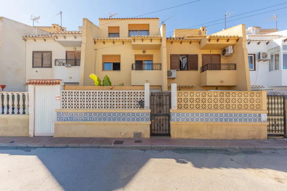 Dúplex reformado en Los Balcones: sol, comodidad y ubicación estratégica